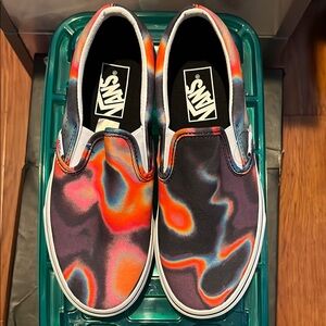 Women’s Vans Tye Dye Slip-On Sneakers. size 7